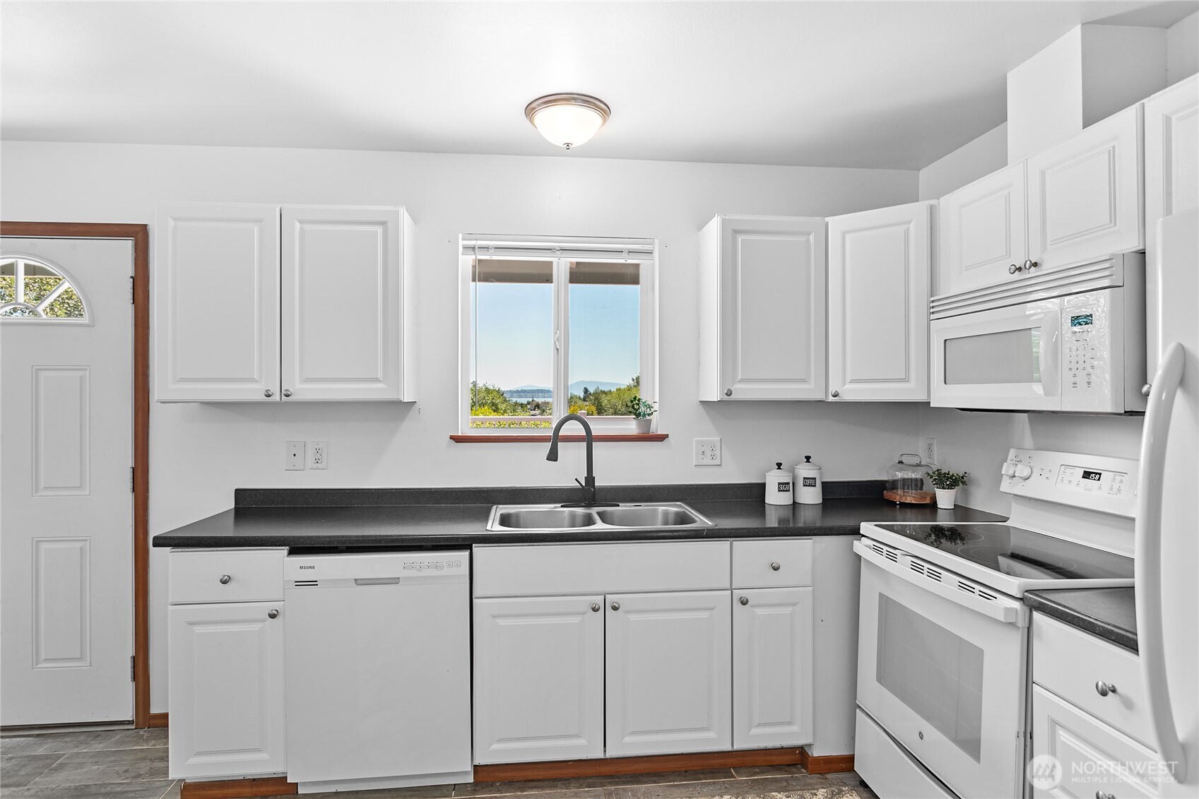 8404 Treevue Road Property Photo 14