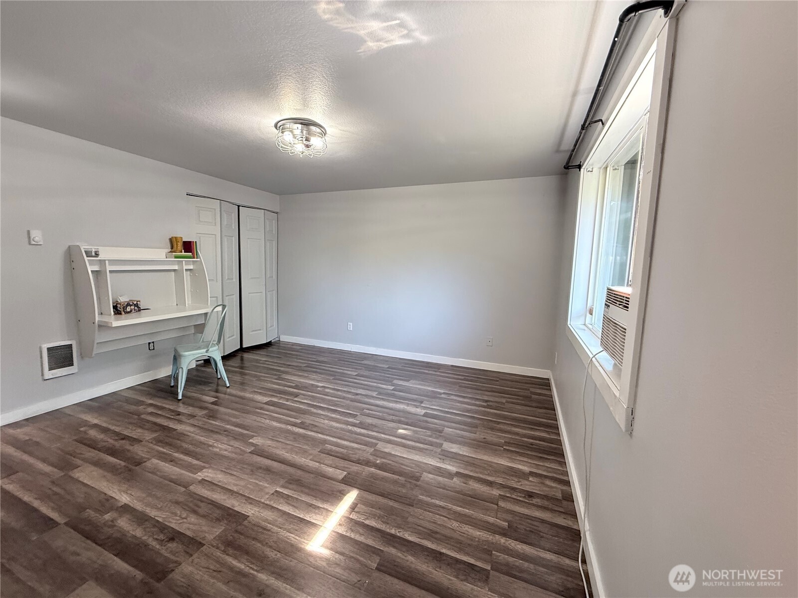 2129 Dahlia Street Property Photo 4