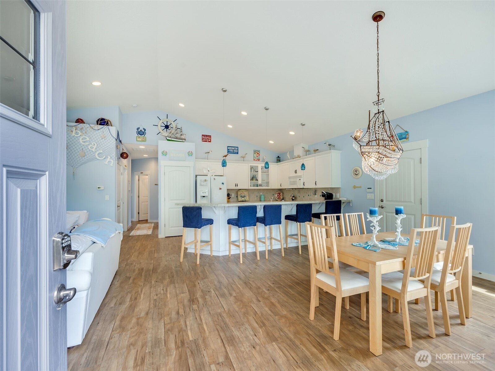 1403 253rd Place Property Photo 3