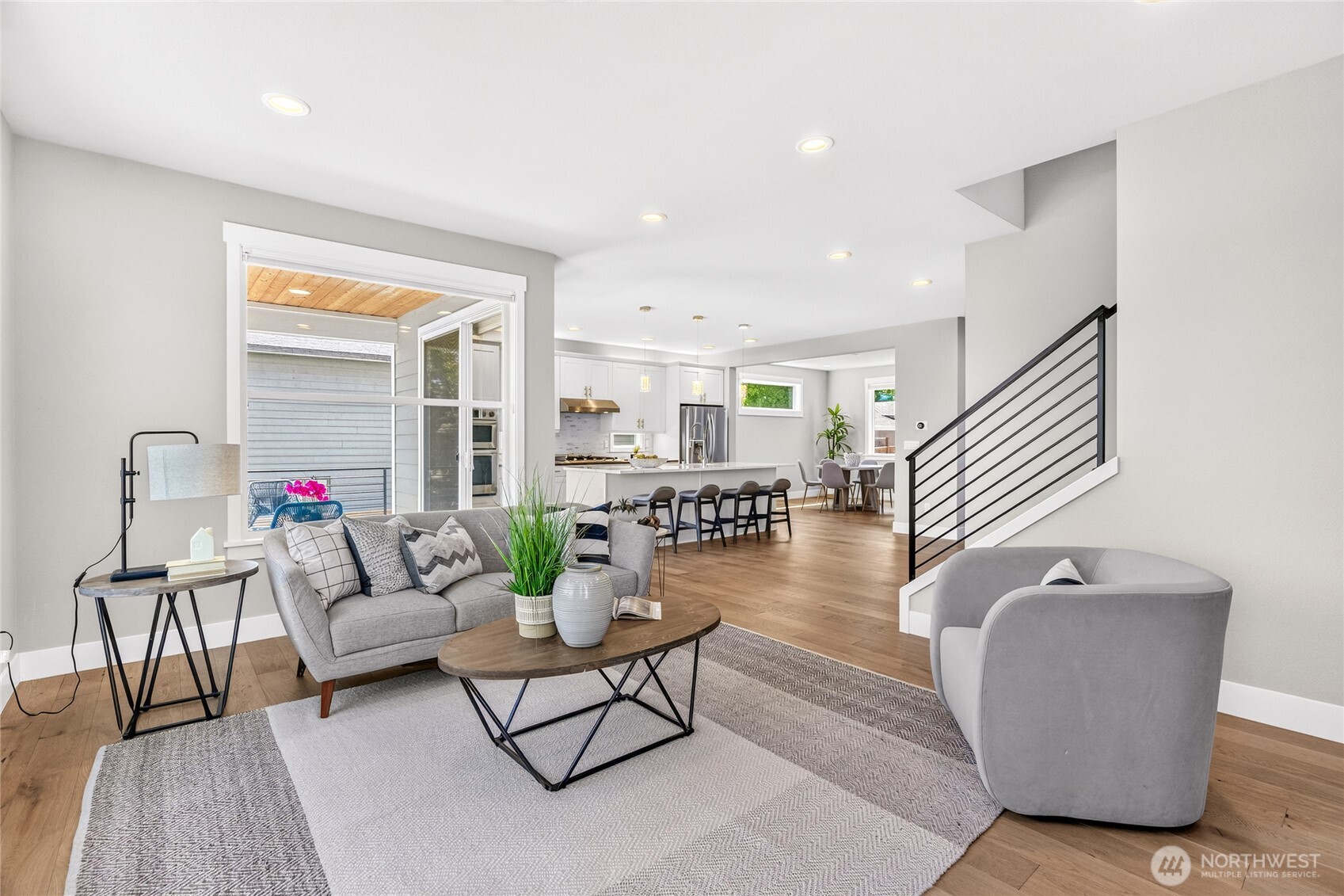 17051 8th Avenue Property Photo 4