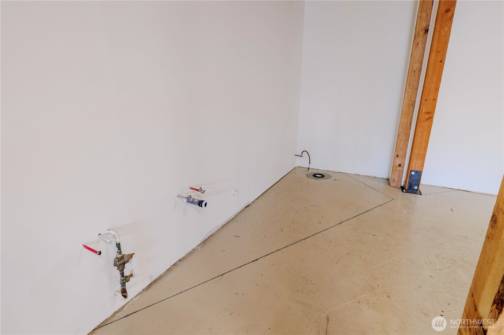 1906 Midway Lane 303 Property Photo 6