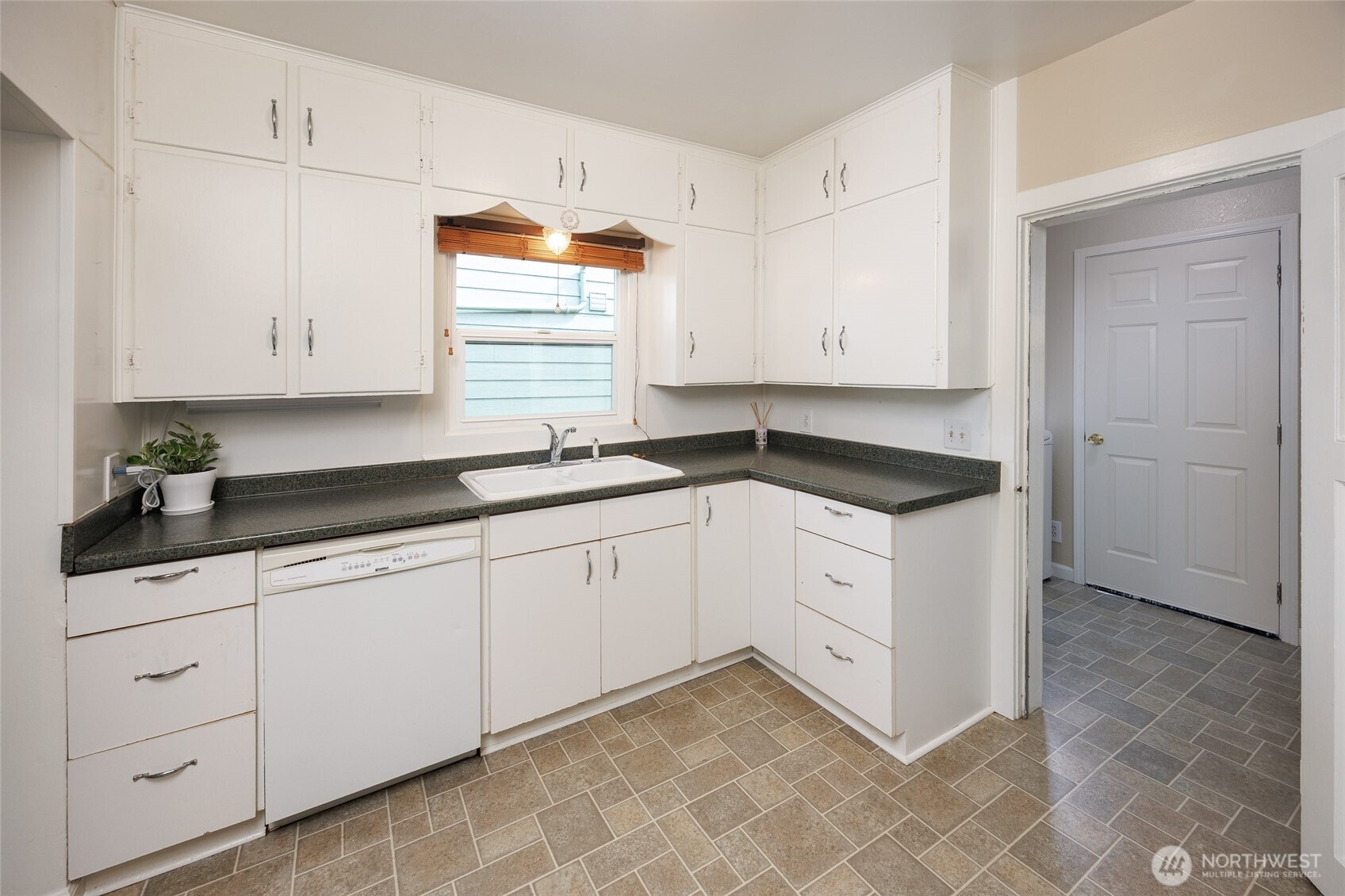 521 Avenue C Property Photo 11