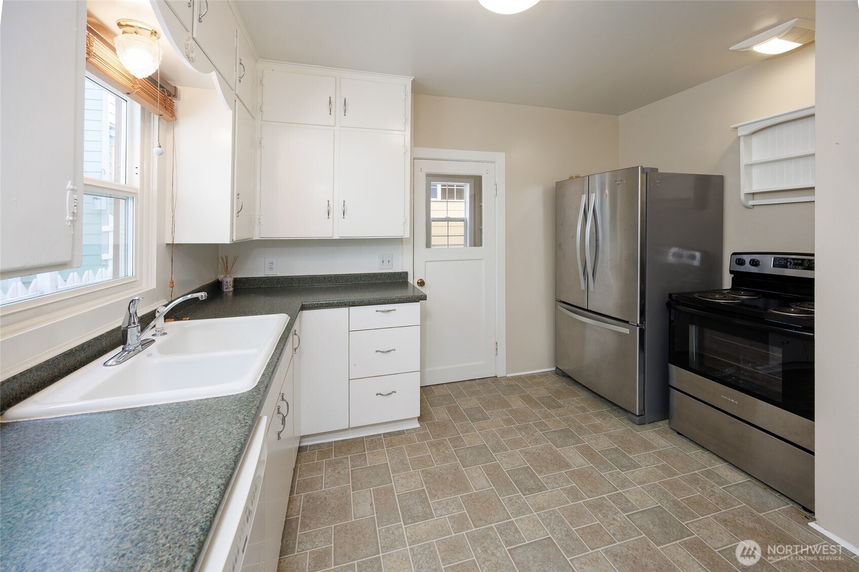 521 Avenue C Property Photo 13
