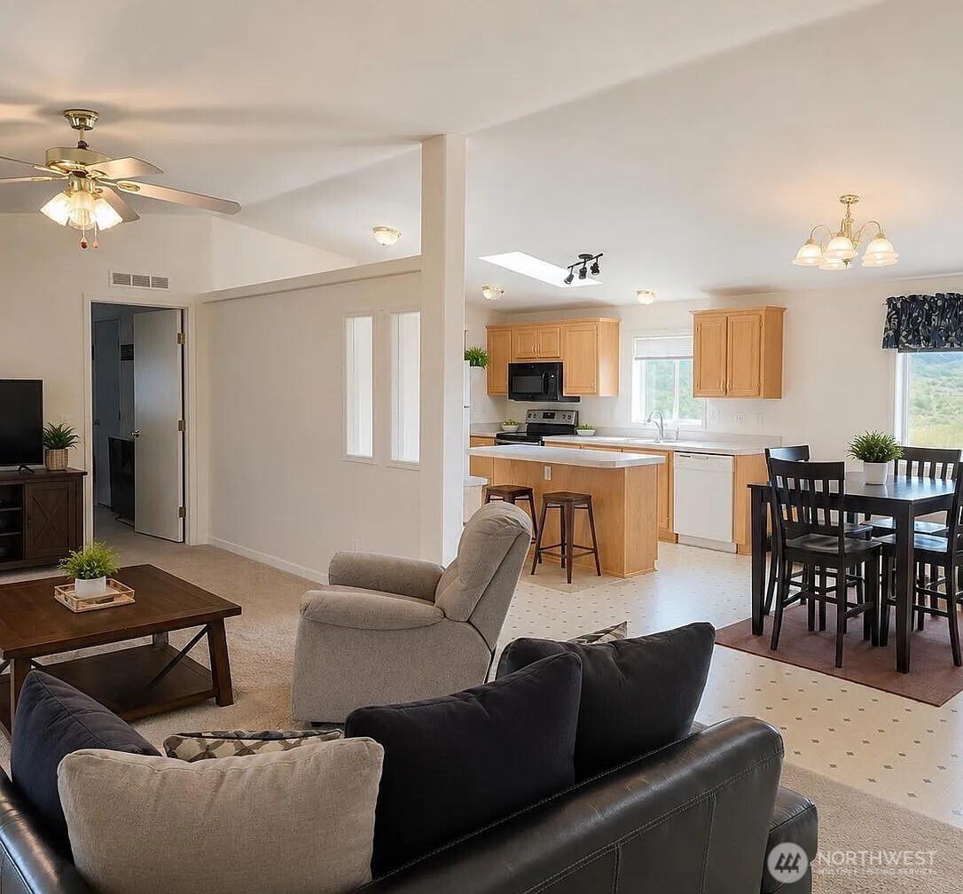 81 Morrow Street Property Photo 2