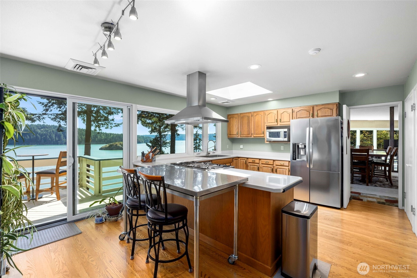 733 Tillamuk Drive Property Photo 14