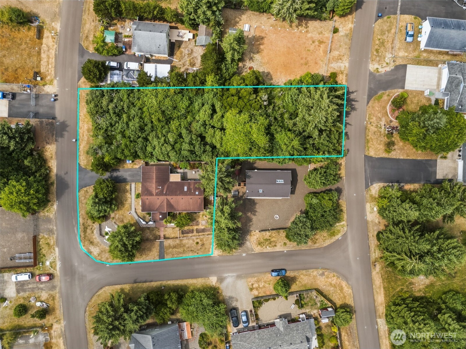 700 Island Circle Property Photo 1