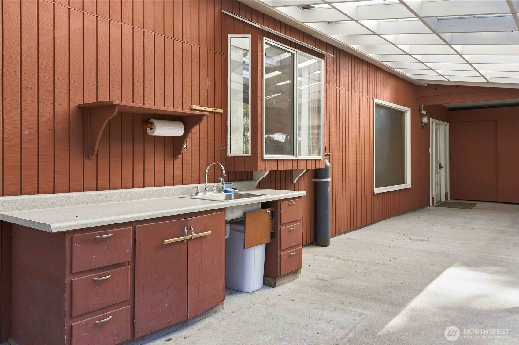 2500 Harris Street Property Photo 8
