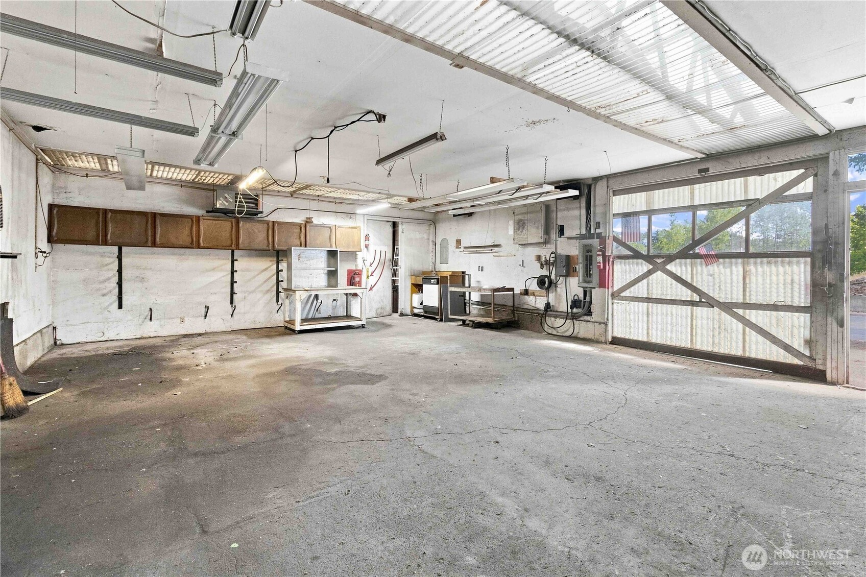2500 Harris Street Property Photo 11