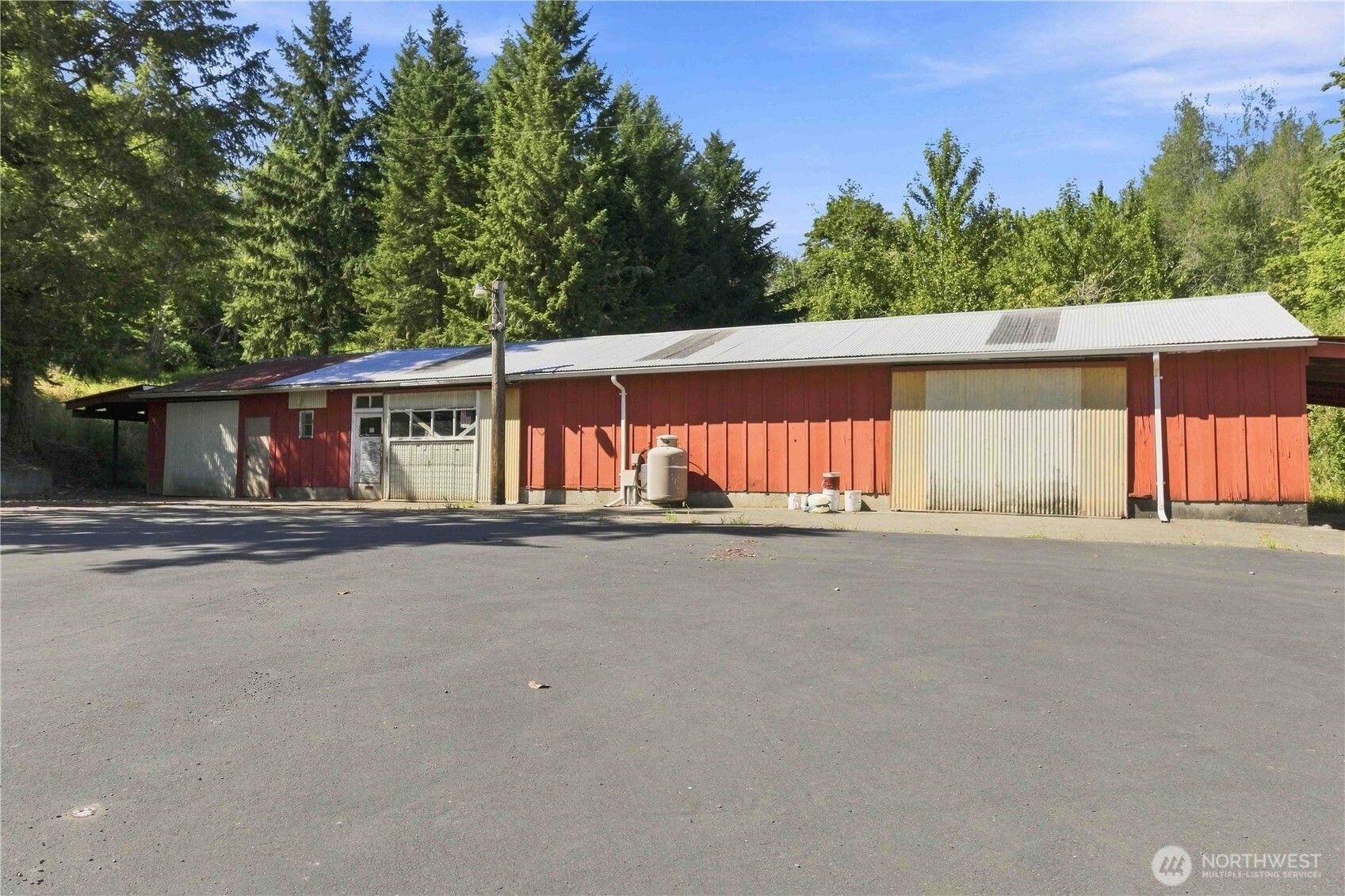 2500 Harris Street Property Photo 17