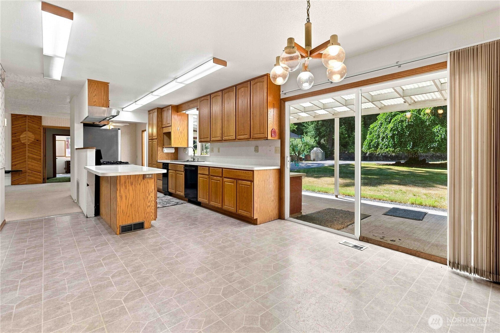 2500 Harris Street Property Photo 25