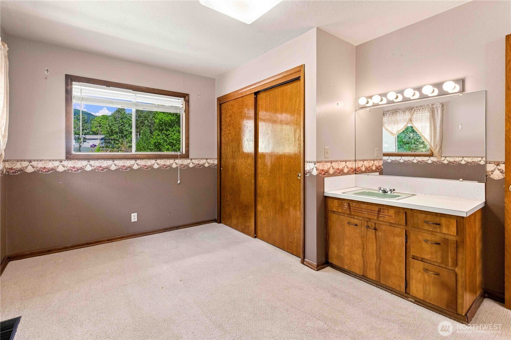2500 Harris Street Property Photo 34