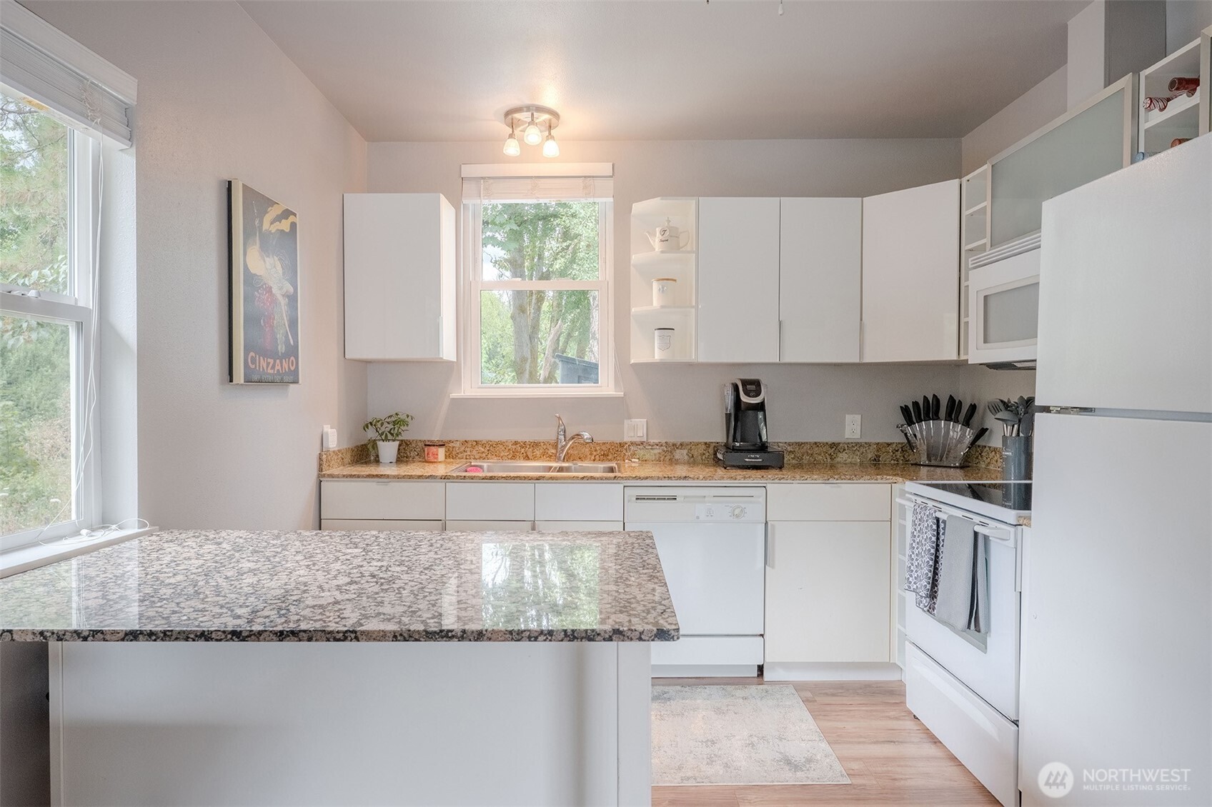 845 3rd Avenue Property Photo 10