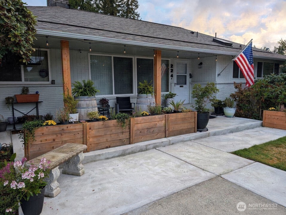 224 S 166th Street Property Photo 1