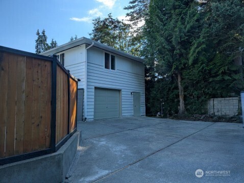 224 S 166th Street Property Photo 4