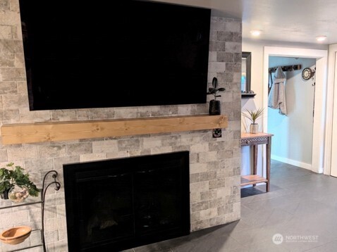 224 S 166th Street Property Photo 6