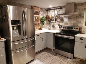 224 S 166th Street Property Photo 8