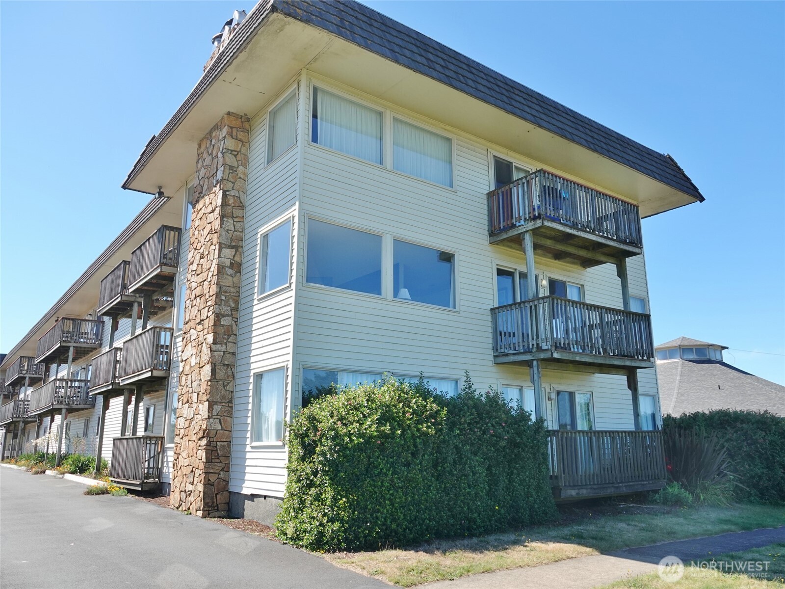 615 Ocean Shores Boulevard 201 Property Photo 4