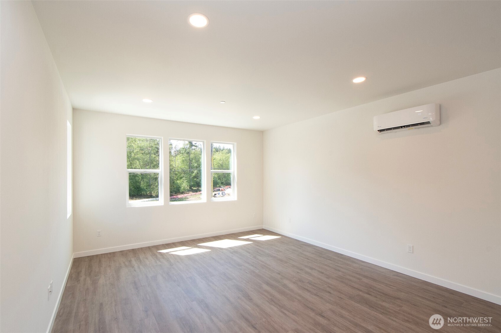 1917 W 10th Street Property Photo 8