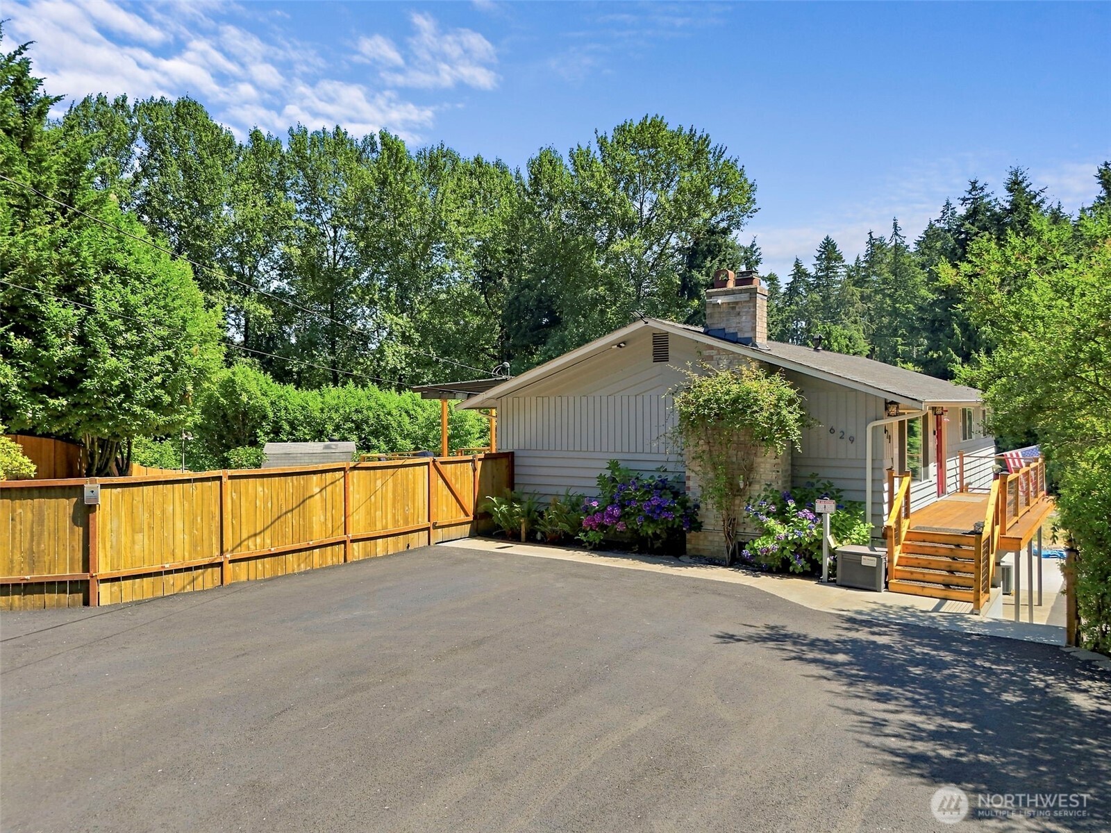 629 43rd Avenue Property Photo 3