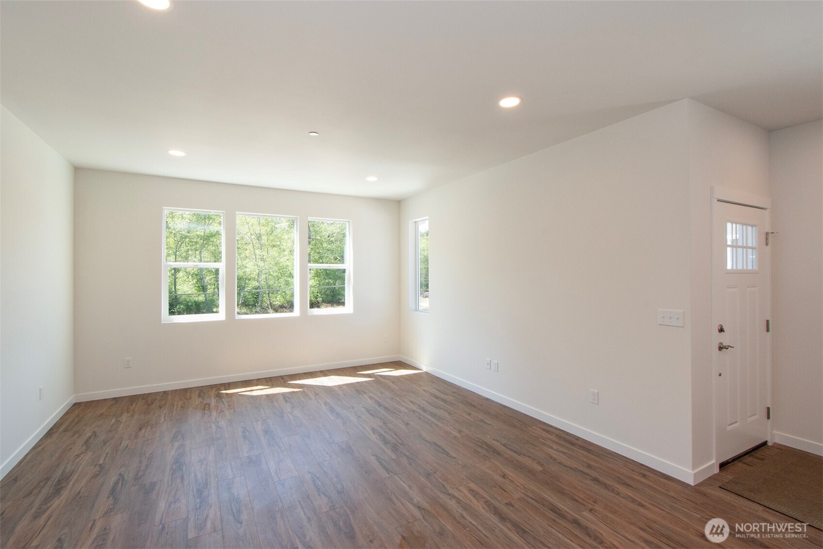 1911 W 10th St Property Photo 5