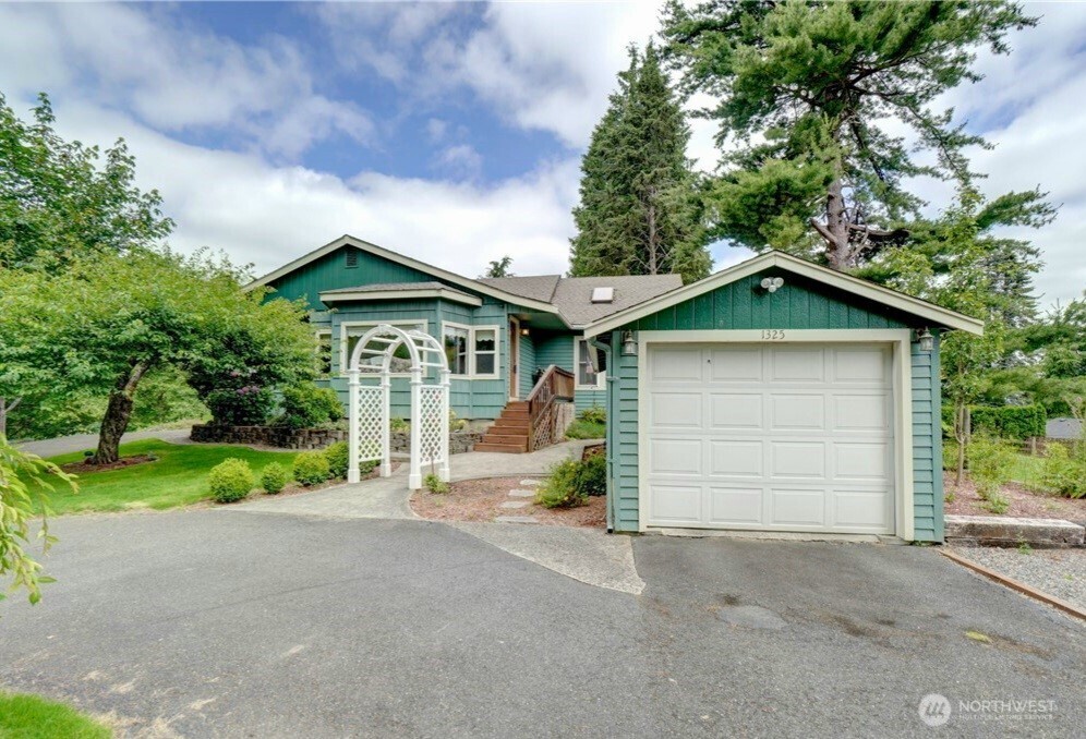 1325 23rd Avenue Property Photo 1