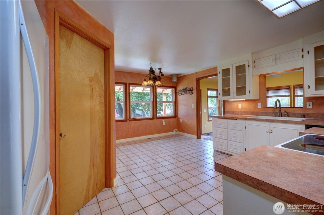 1325 23rd Avenue Property Photo 8