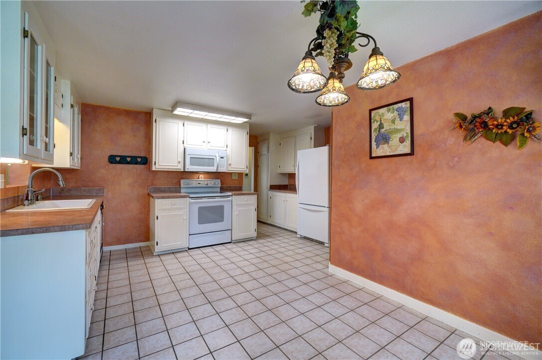 1325 23rd Avenue Property Photo 9