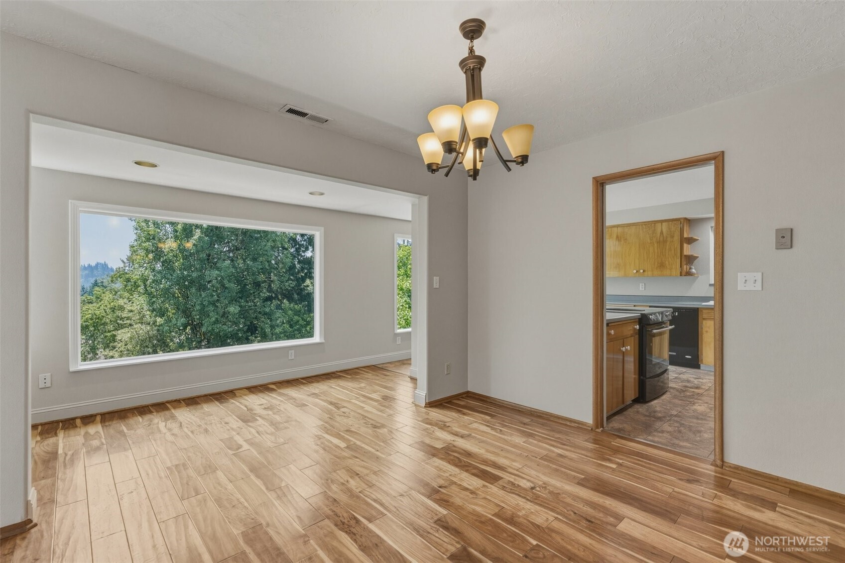 135 Victoria Street Property Photo 6