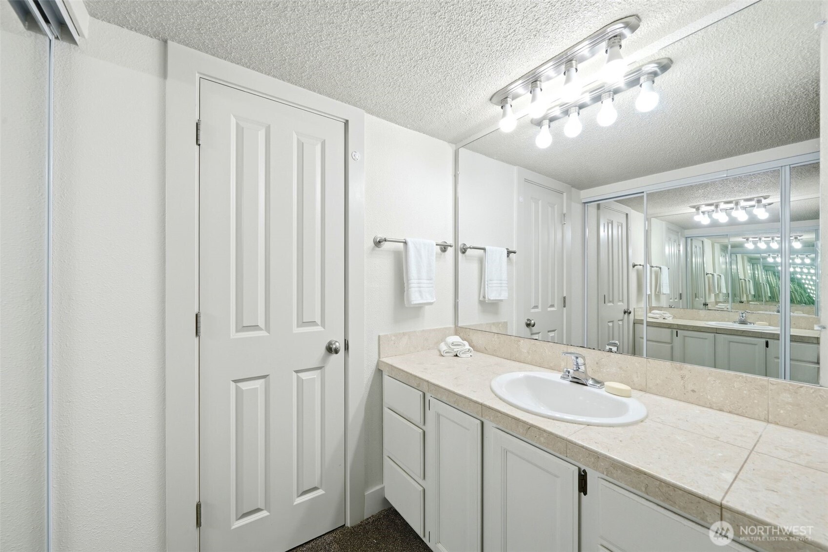 4641 W Lake Sammamish Parkway F305 Property Photo 21