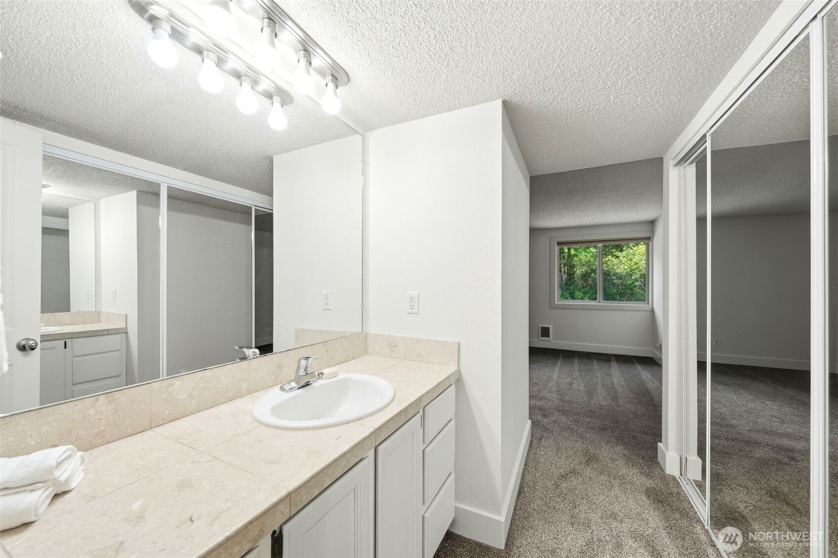4641 W Lake Sammamish Parkway F305 Property Photo 22