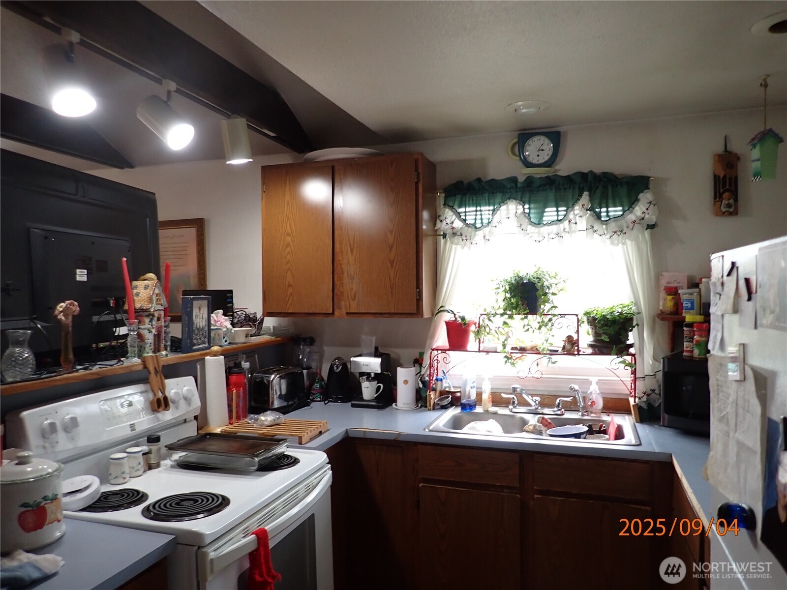 1317 W Market Street Property Photo 18