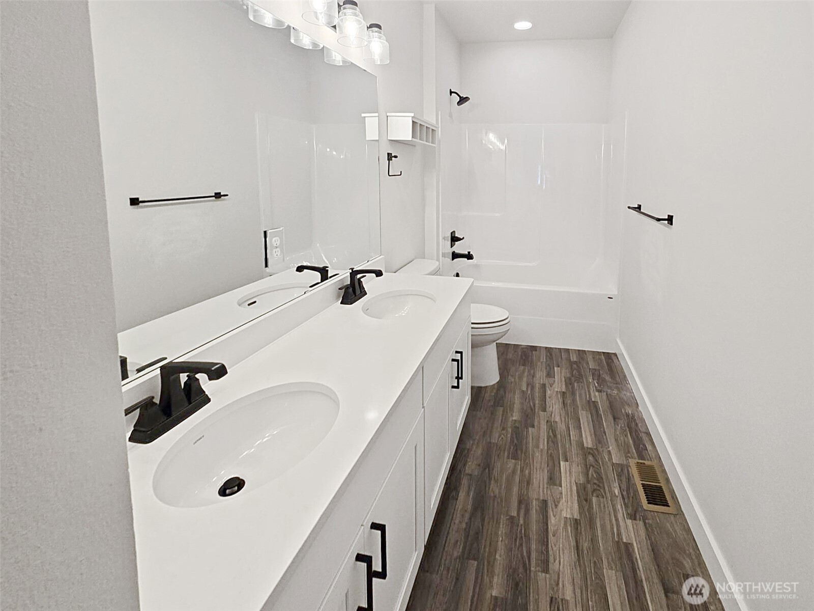 15005 Tyee Drive Property Photo 13