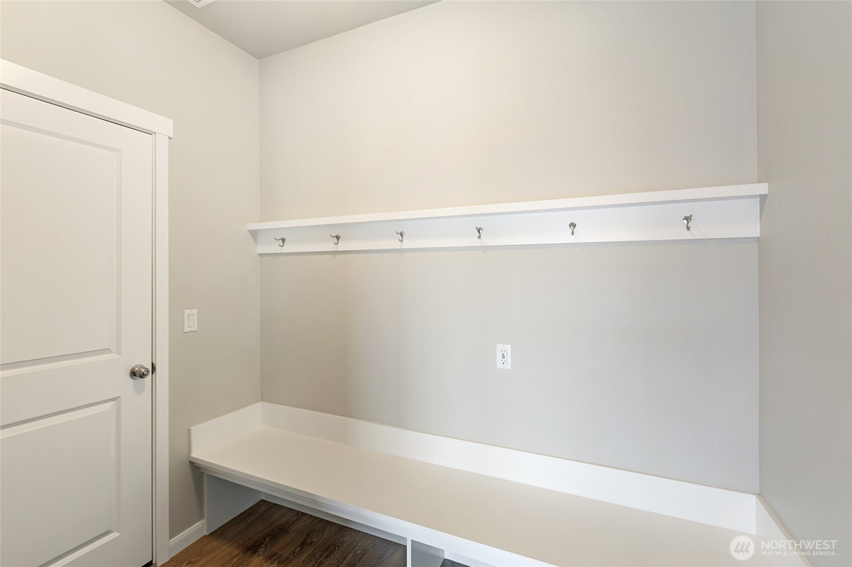 2412 Ne Boulderstone Court Property Photo 7