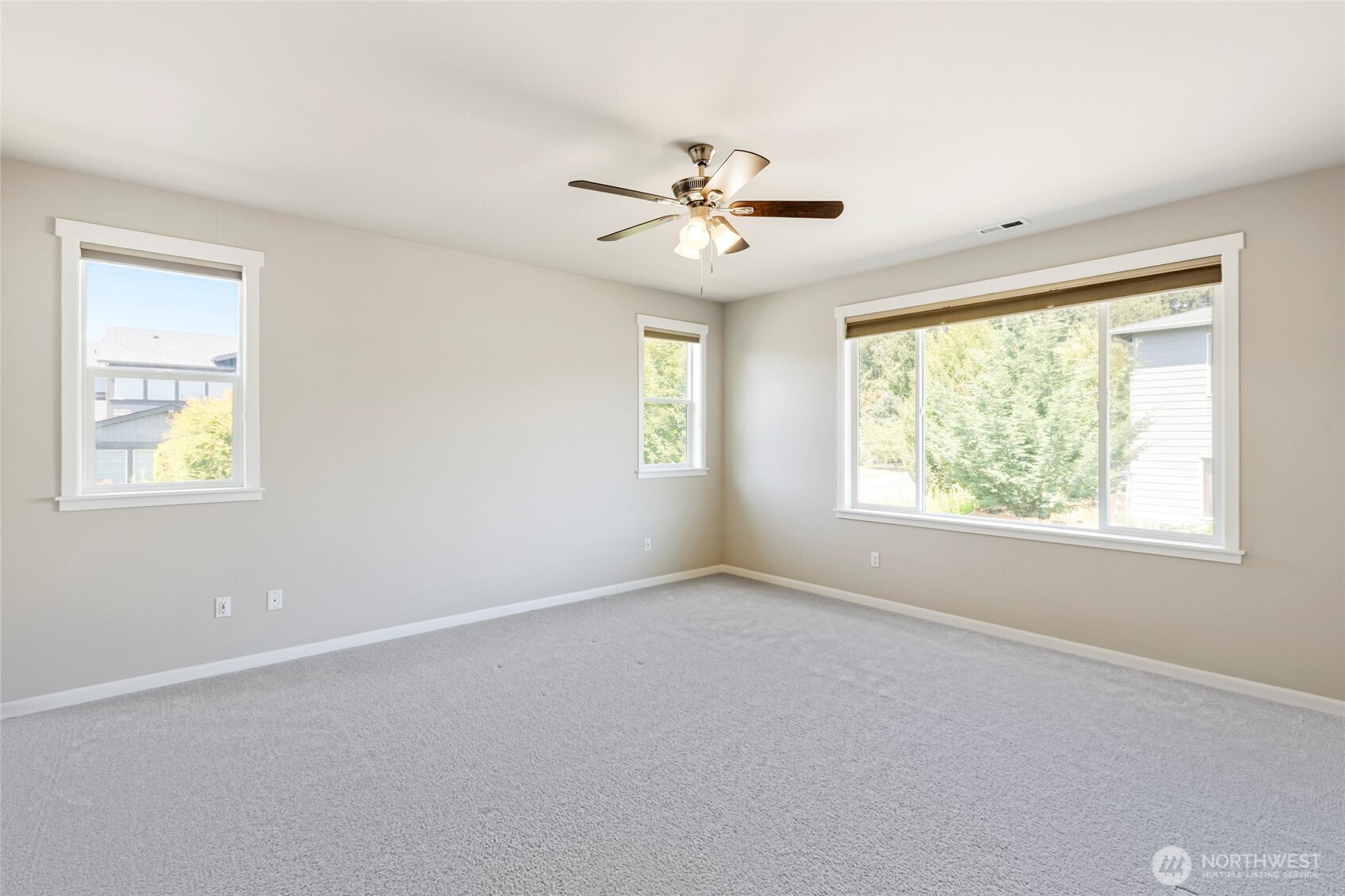 2412 Ne Boulderstone Court Property Photo 10