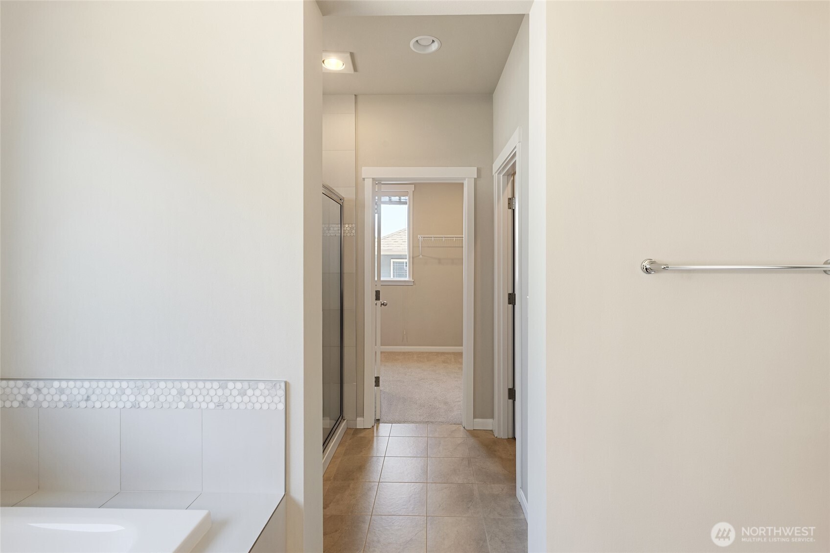 2412 Ne Boulderstone Court Property Photo 12