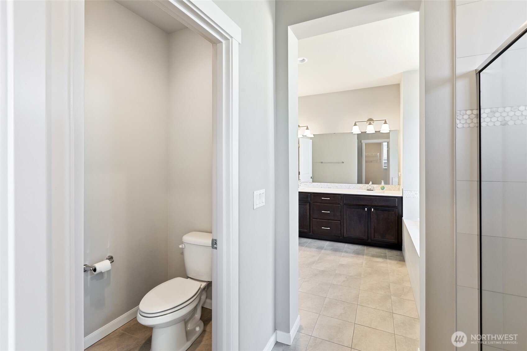 2412 Ne Boulderstone Court Property Photo 13