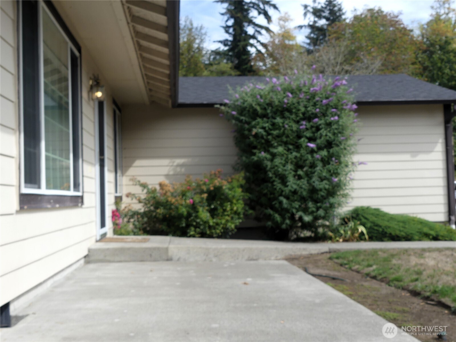 1320 Ashland Street Property Photo 3