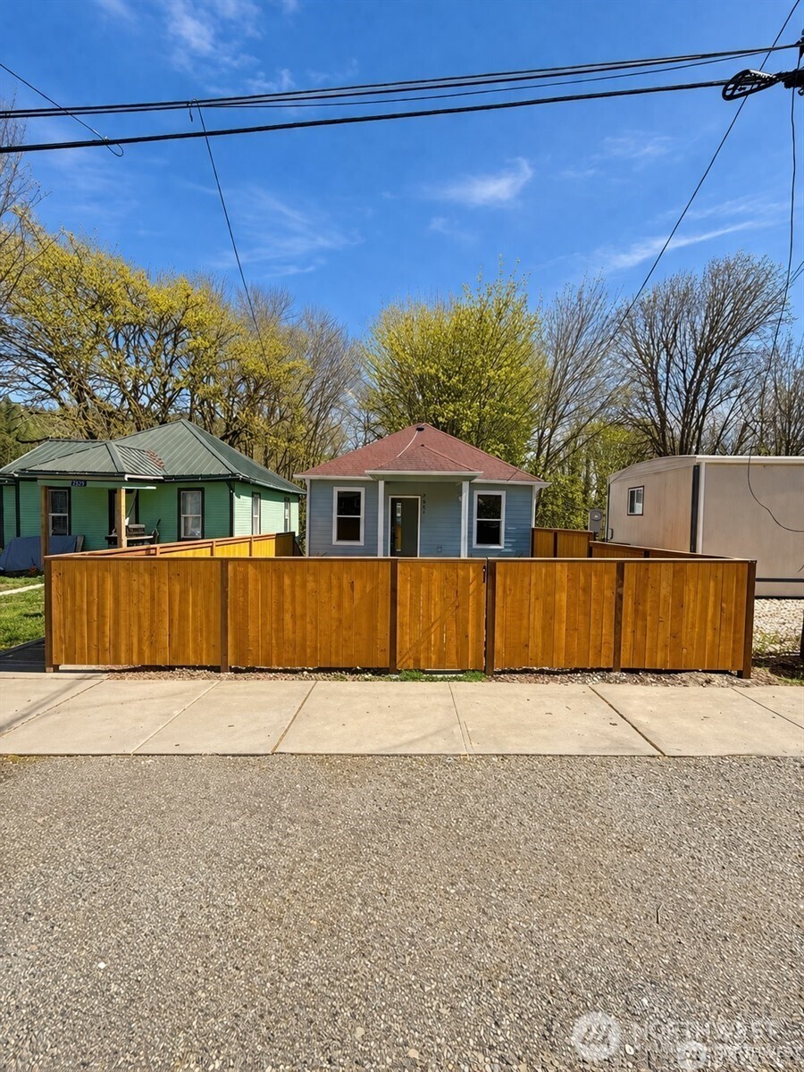7537 S Dillard Avenue Property Photo 1