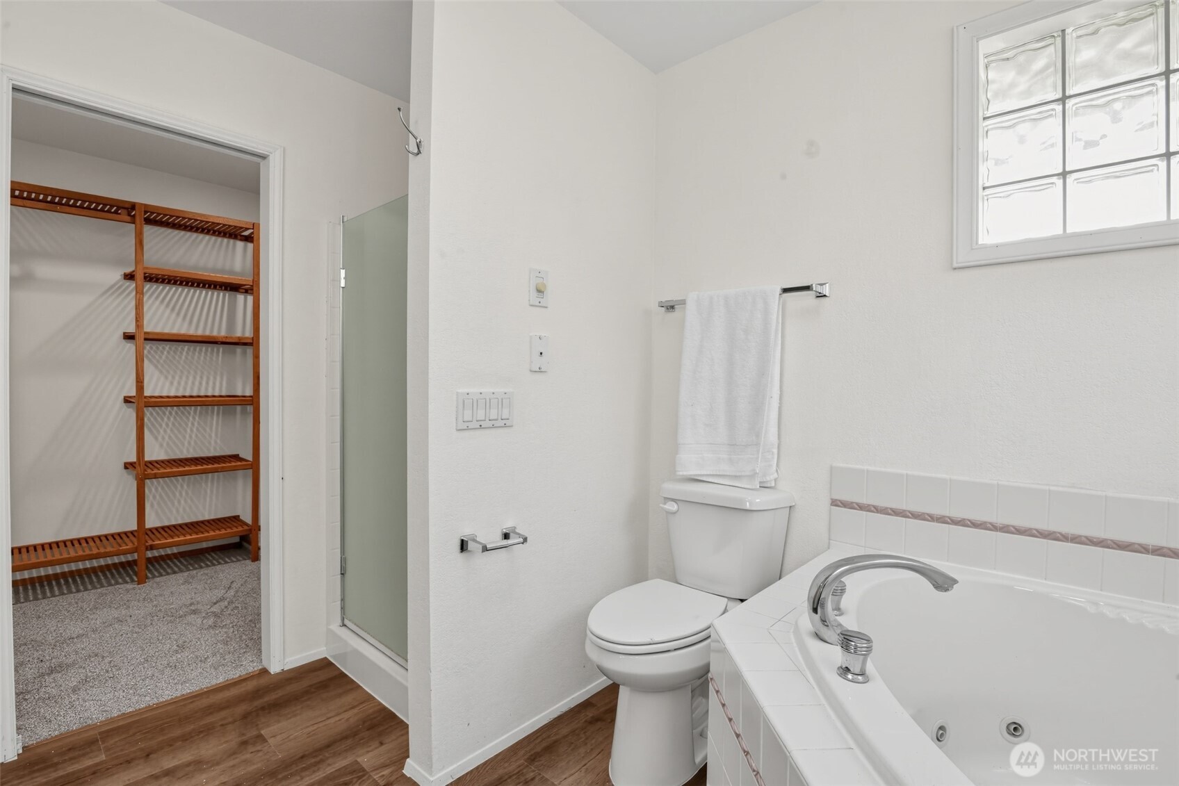 844 Holbeck Drive Property Photo 6