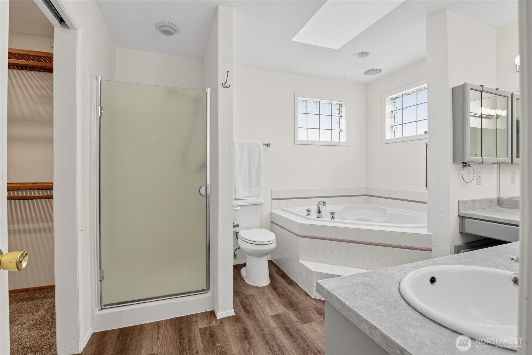 844 Holbeck Drive Property Photo 8
