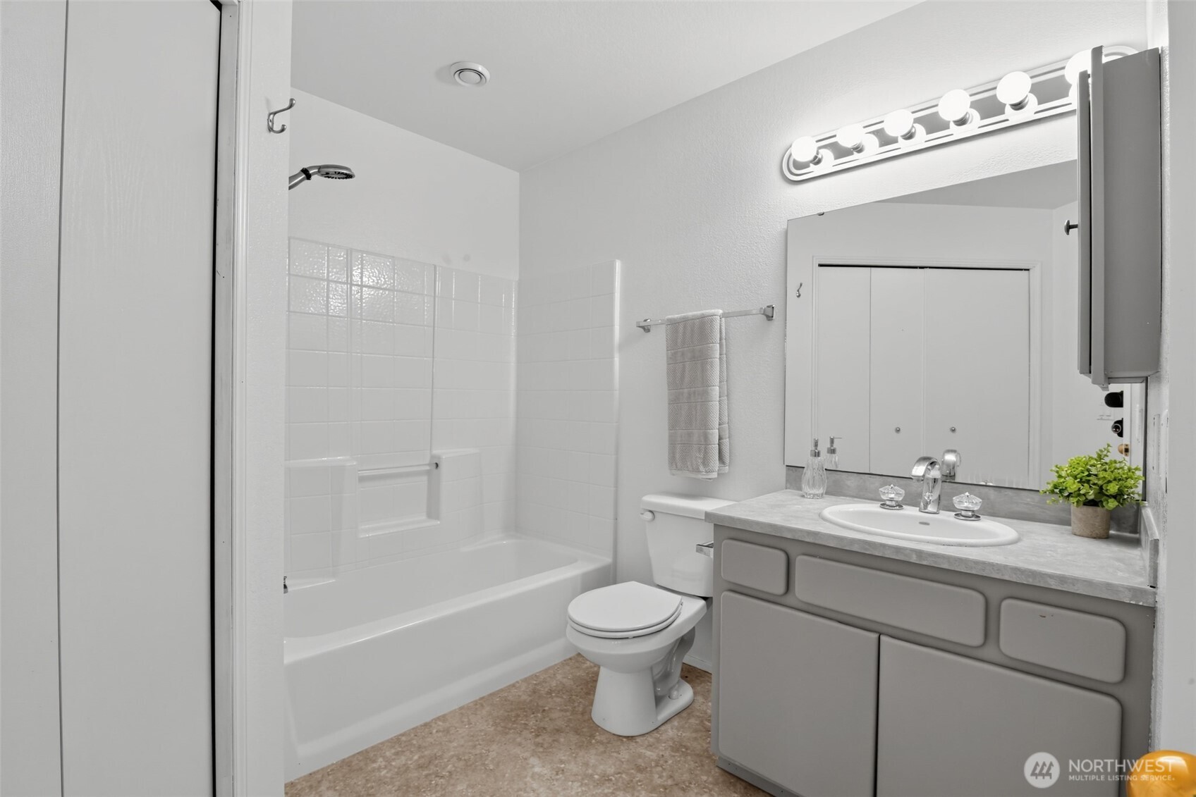 844 Holbeck Drive Property Photo 10