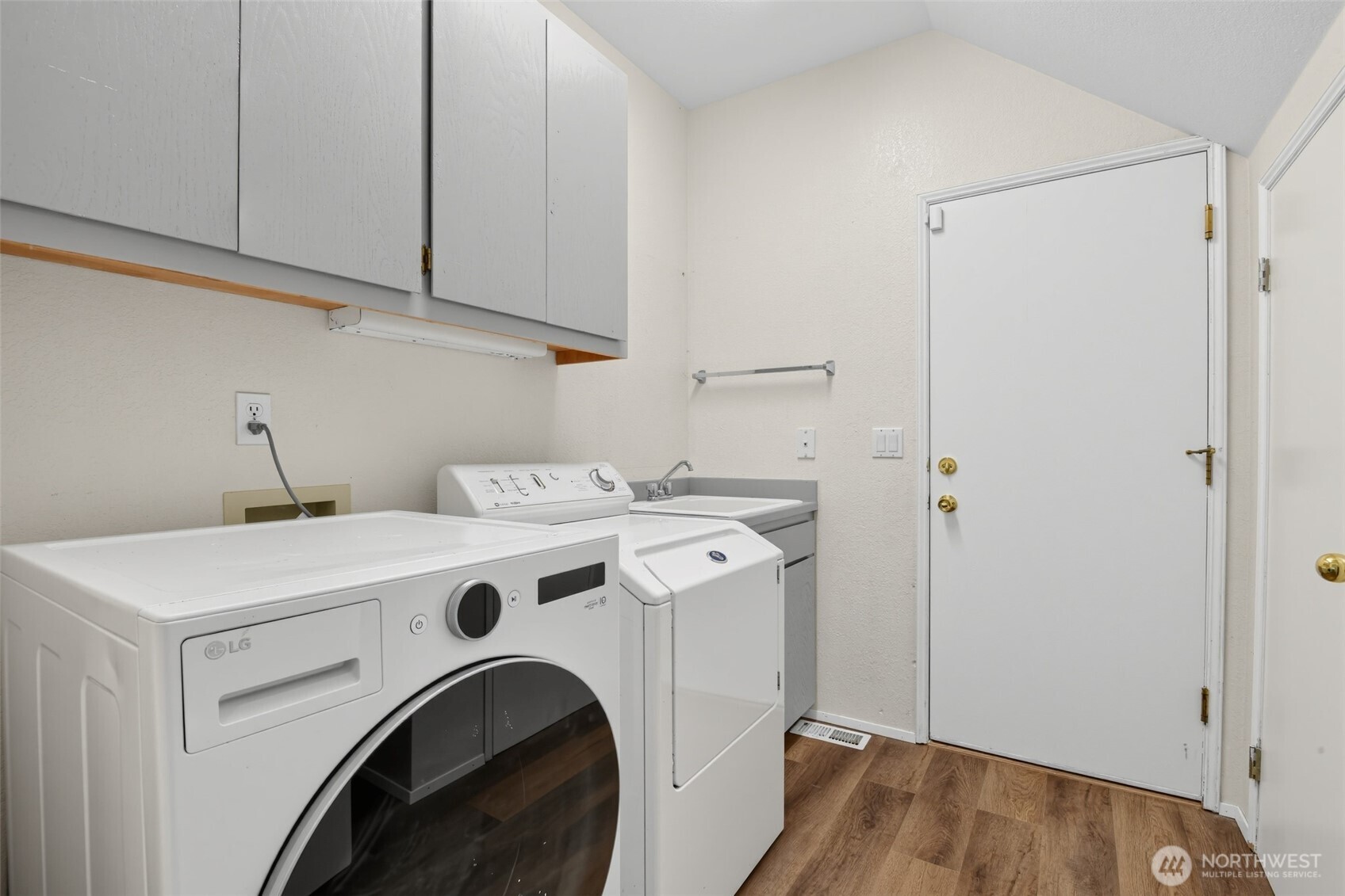 844 Holbeck Drive Property Photo 15