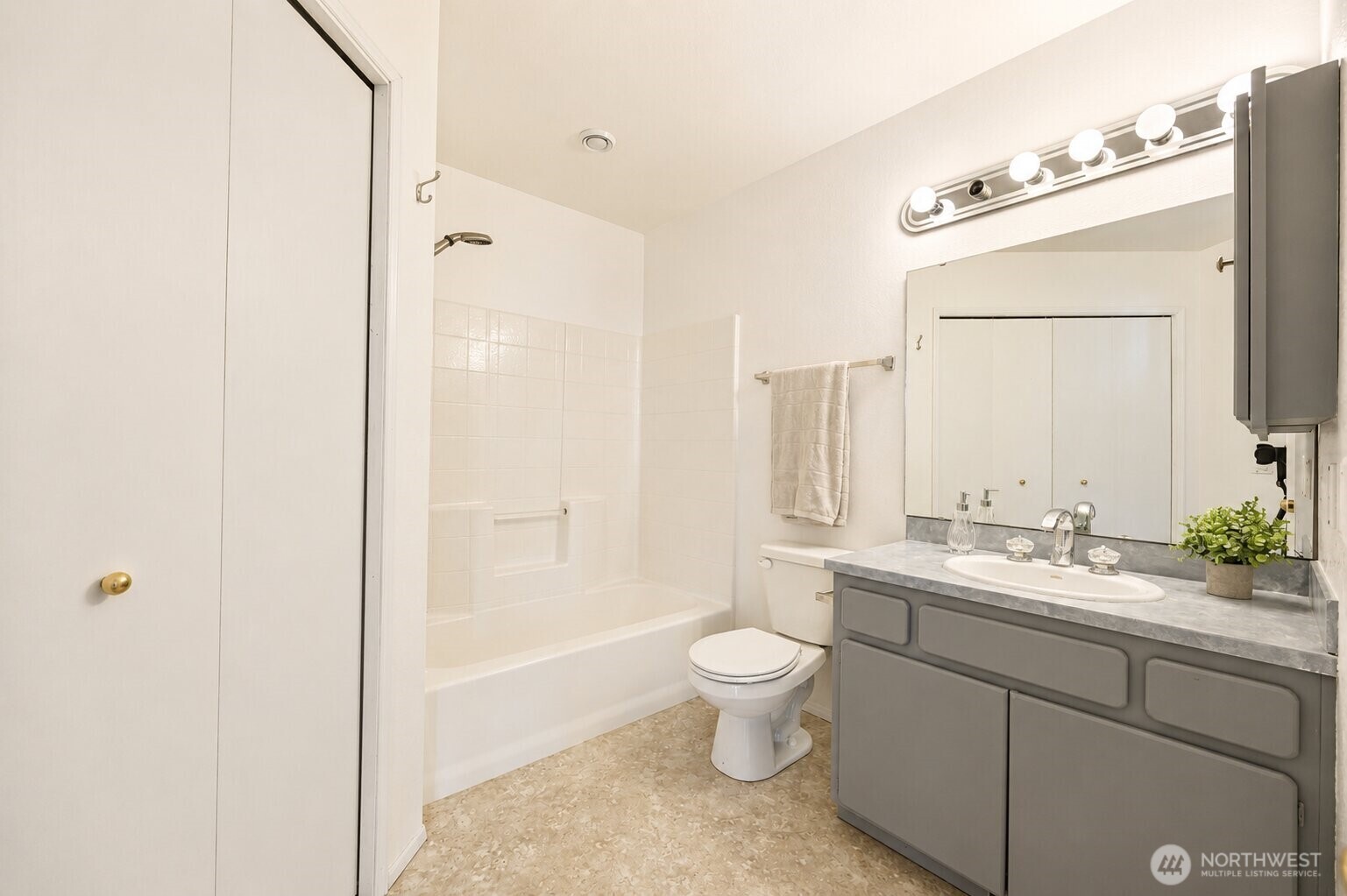 844 Holbeck Drive Property Photo 22