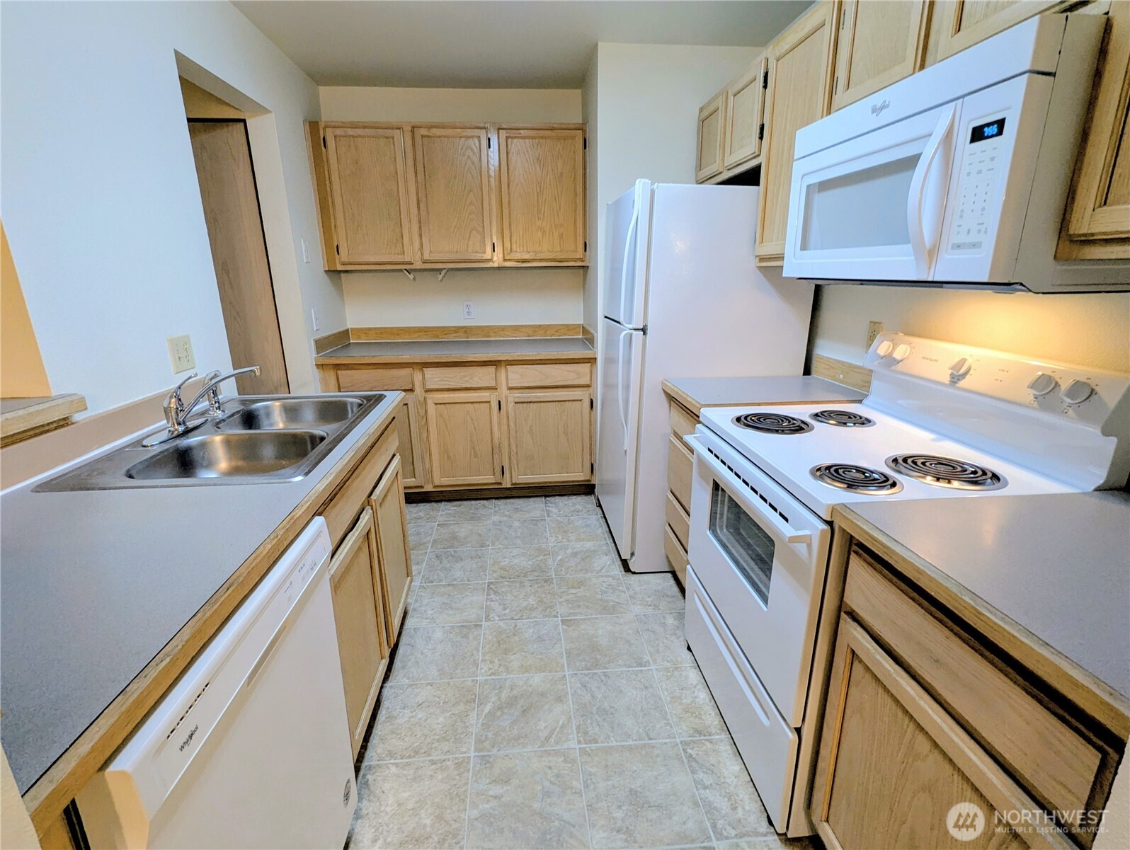 9825 18th Avenue E4 Property Photo 5