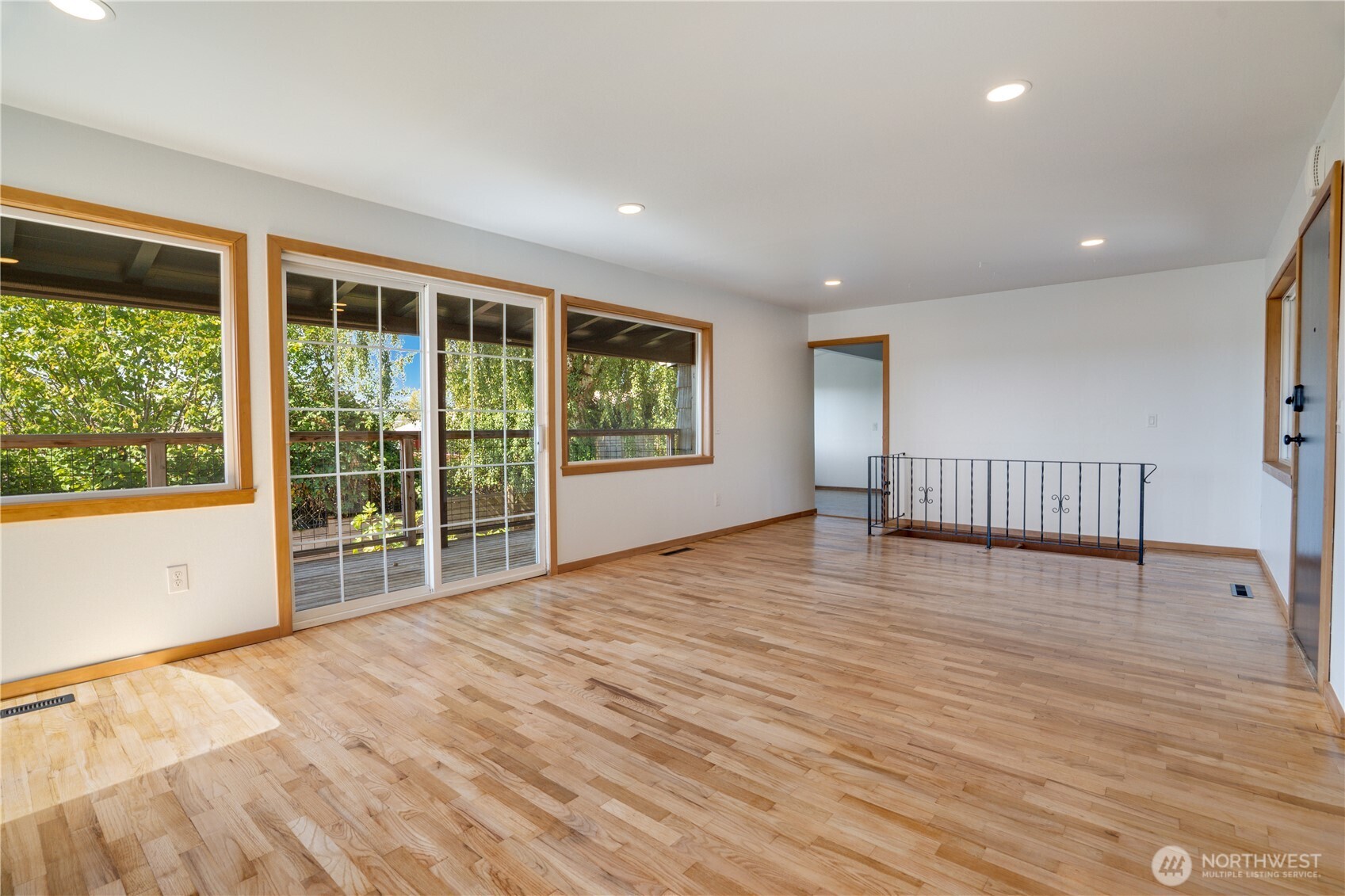 1127 Perry Avenue Property Photo 4