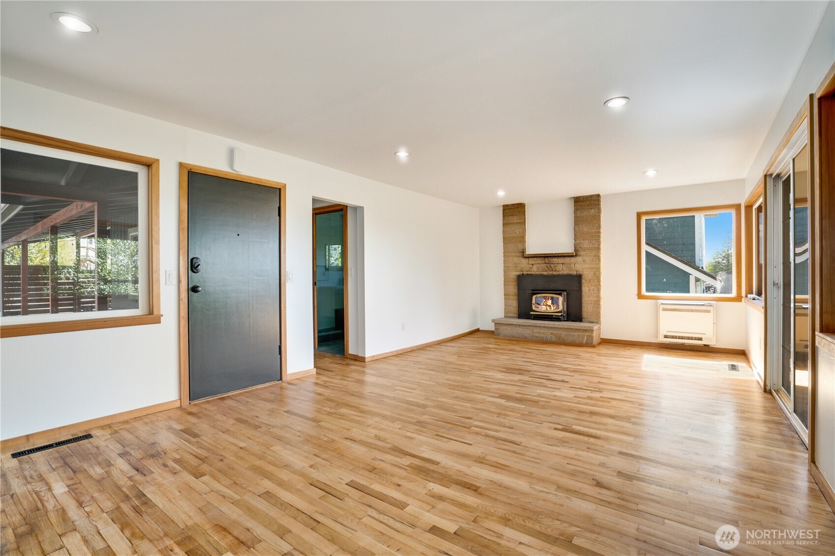 1127 Perry Avenue Property Photo 5