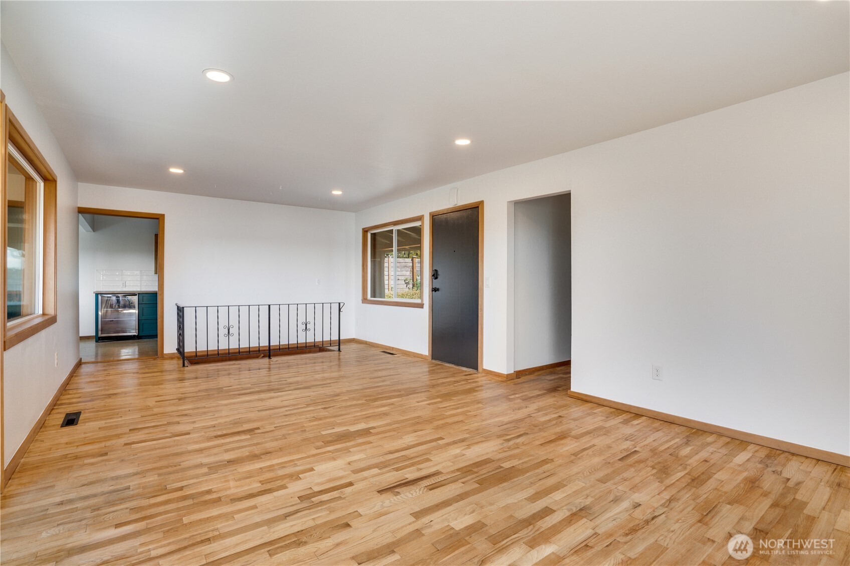 1127 Perry Avenue Property Photo 6