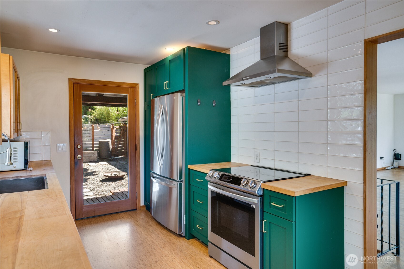 1127 Perry Avenue Property Photo 8