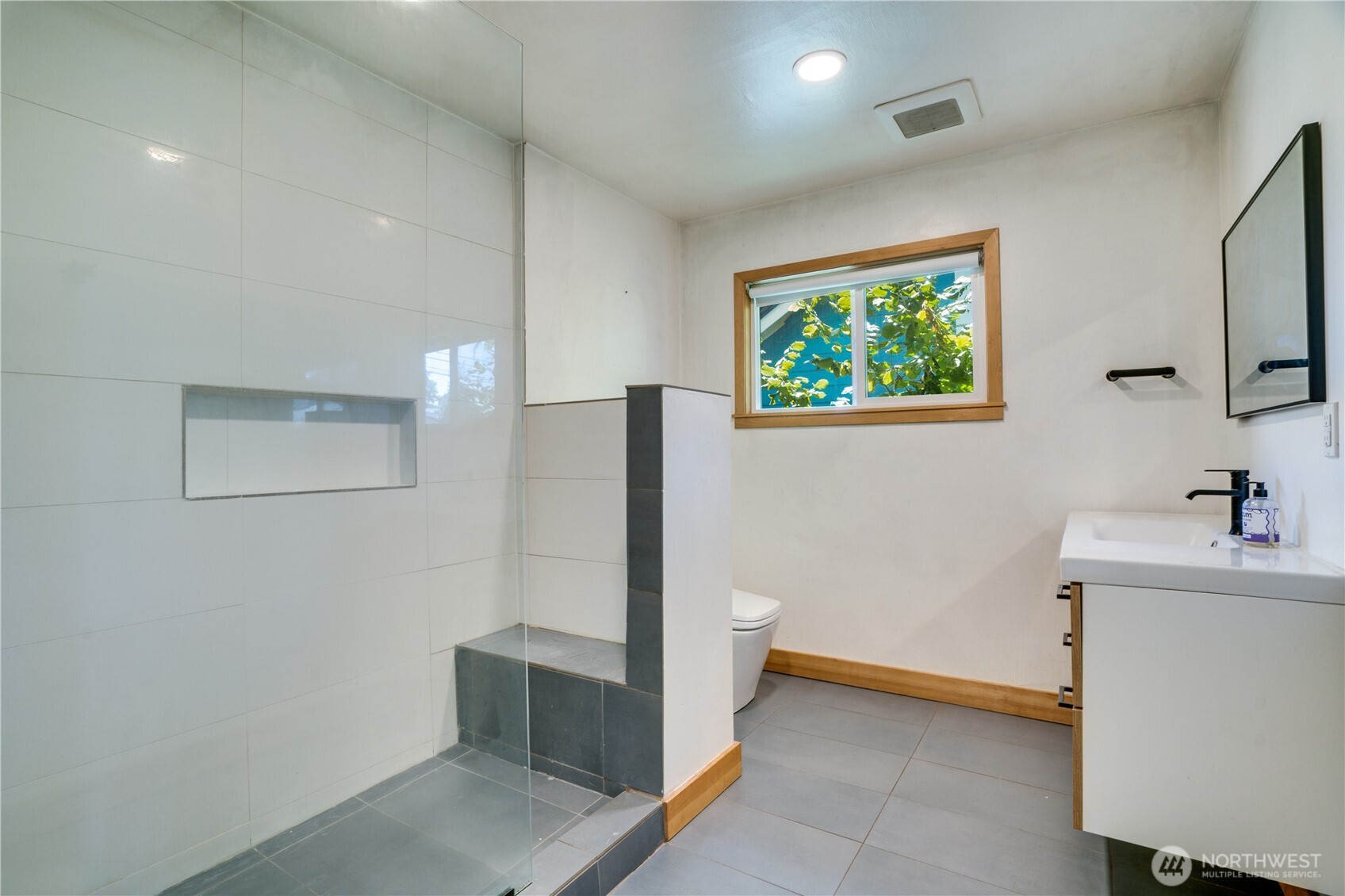 1127 Perry Avenue Property Photo 14