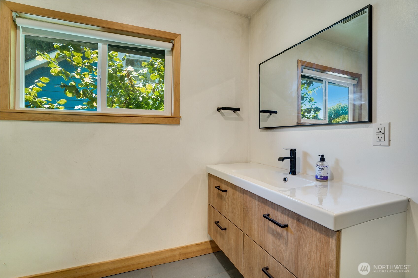 1127 Perry Avenue Property Photo 15
